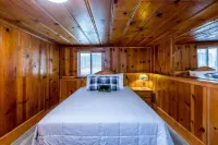 Bass Lake House, Waterfront, BBQ, Foosball, 3BD: 1.5BTH!