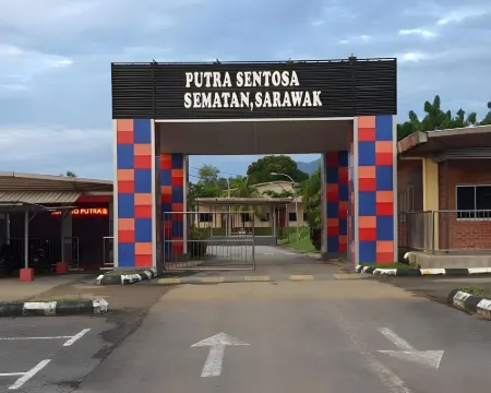 Putra Sentosa Retreat Camp, Sematan โรงแรมในลุนดู