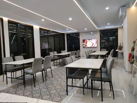 Oke Living Syariah Отели в г. Jebres