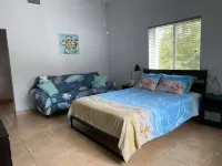 Great house at walking distance from the ocean. Key Largo-Tavernier.