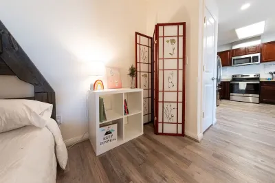 3E| Cozy One Bedroom in Gated Condo by a Lifestyle Center in Katy, TX Hotels near Katy Asian Town