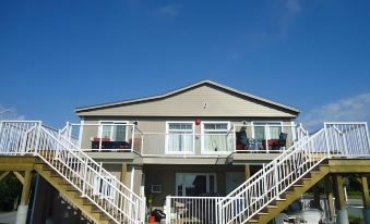 Bayside Inn & Waterfront Suites