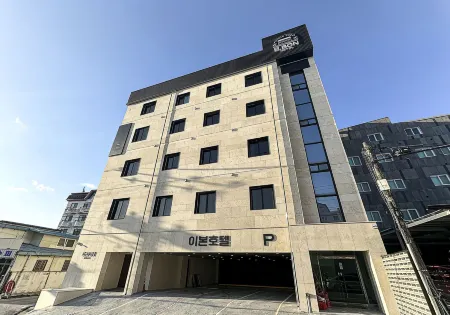 Namwon Yvonne Hotel Отели в г. Намвон