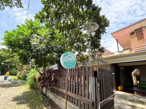 Tini's Guest House Malang Mitra RedDoorz