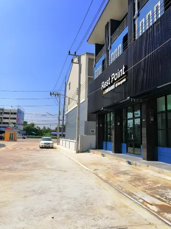 Rest Point Sampran Отели рядом с достопримечательностью «Wat Lan Tak Fa»