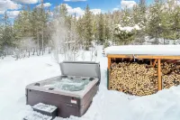 Peaceful 3-bedroom cabin 20 minutes to Winter Park Resort - hot tub, EV charger