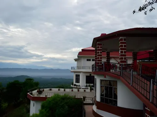 Dee Jay Resort Hotels in Pragpur