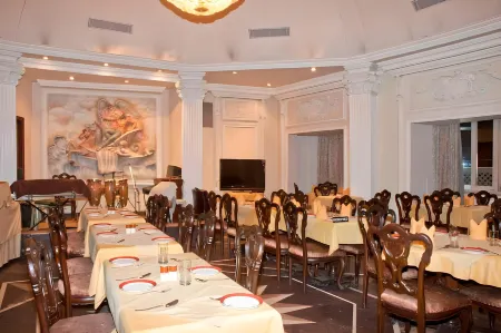 Hotel Arya - Unmarried Couples Are Not Allowed