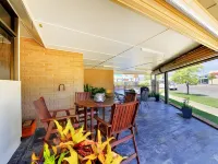 Raintree Motel Hotels in Currajong