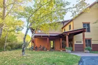 Tranquil Targhee Retreat: Shuttle, Creek, Hot Tubs  호텔