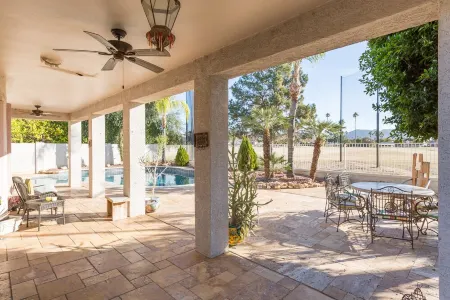 Luxury 5BR designer home w/ private pool, newly renovated in Aug23 Отели рядом с достопримечательностью «The Legend at Arrowhead»