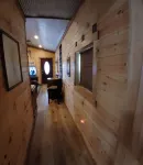 Cozy tiny cabin, close to local activities. Pet friendly. Suited 2 adults. - Chalets
