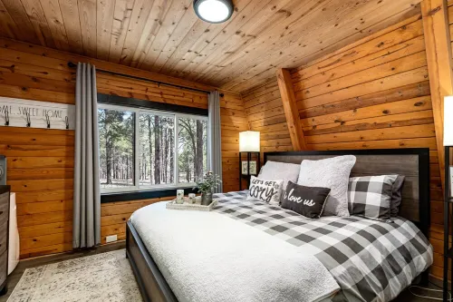 Cabin Near Grand Canyon South Entrance 1 Hour Away – Quiet Forest Retreat
