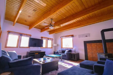 Cozy Lodge located in the heart of CB south. Near restaurants and bus