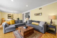 Optional Heated Pool,  Remodeled House! Just 2 blocks to Disneyland