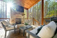 Luxury modern country couples retreat. Private back porch with hot tub!