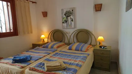 Apartment with sun terrace and panoramic sea view, 5 min. from harbor + beach