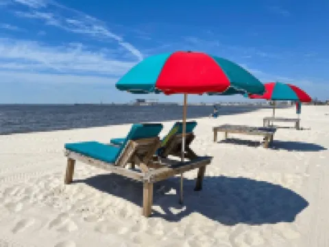 Relaxing House Near Beach Sleeps 8