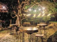 Big K Hostel Hotel dekat Bandar Udara Dewandaru