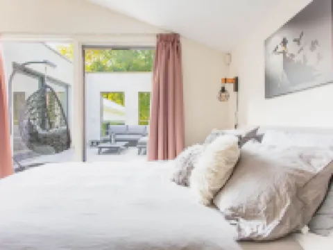 8P 4B Lanaken Retreat: Swimming Pool Jacuzzi and Sauna Hotels in Lanaken