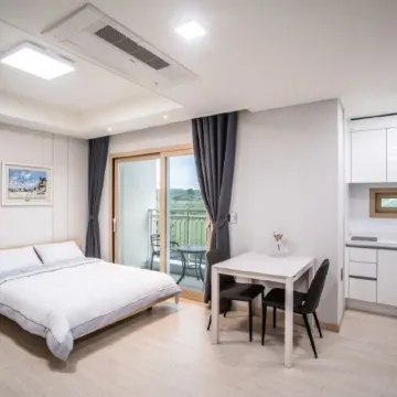 Oakra Resort Отели рядом с достопримечательностью «Пляж Пёсон»