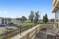 Captains Retreat Apartments and Cottages