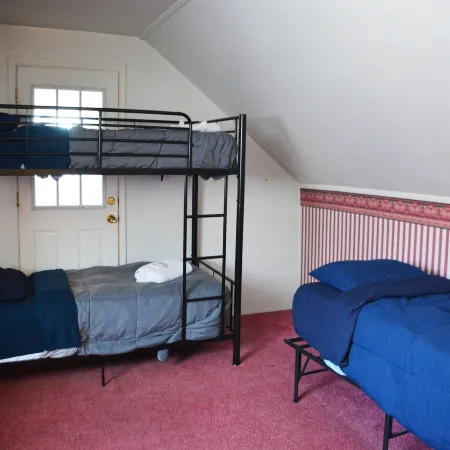Hamtramck Hostel Отели рядом с достопримечательностью «Стадион "Нью-Центр-арена"»