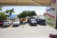 Hotel Loukas Vrachos - parking