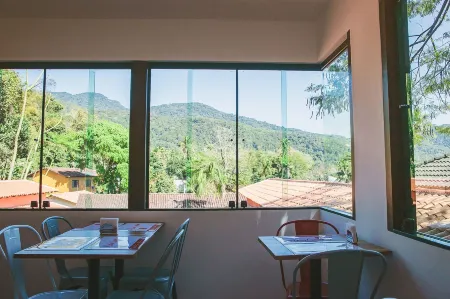 CLH Suites Ilha Grande Отели рядом с достопримечательностью «Лопес Мендес Бич»