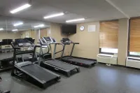 Clarion Inn and Suites Airport - gimnasio