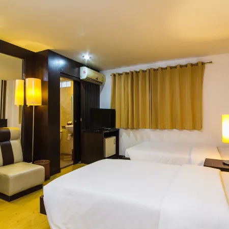 Roma Hotel Отели рядом с достопримечательностью «Туек Ком»