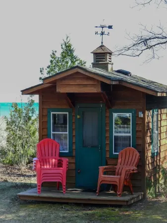 Escape to Our Cozy Vintage Cottage in Northeast Michigan