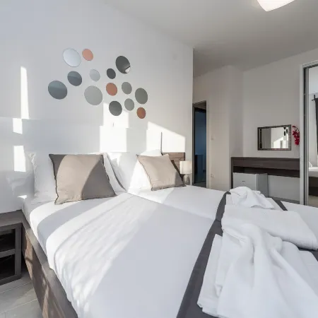 Apartments & Rooms Pool Villas Maris B