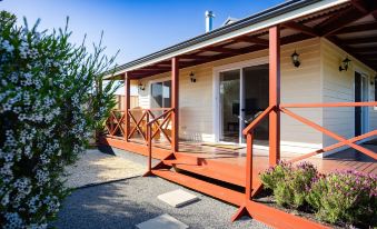 Owen's Hideaway by the Bnb Collection