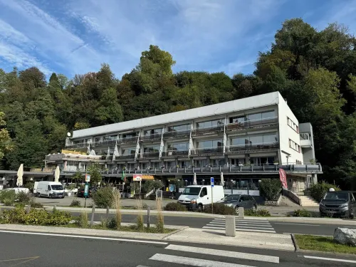 Magnificent apartment with view of Lac du Bourget and waterfront (20 meters) Hotel a Tresserve