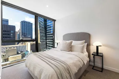 Luxuria Apartments - Collins House