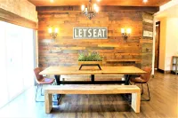 The Rustic Inn- Family Friendly Near Fiesta Texas Hotels in Cross Mountain