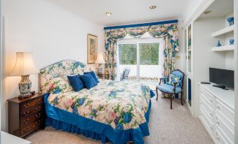 Elegant House with Rooftop Terrace