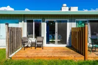 Clam Jam Condo Отели рядом с достопримечательностью «Damon Park»