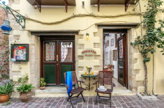 Ifigenia Lux Maisonette in Oldtown and Villas in Theriso Vilage 14 km Outside of Chania