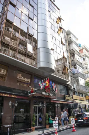 Hermanos Hotel