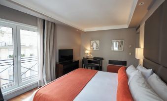 Carles Hotel