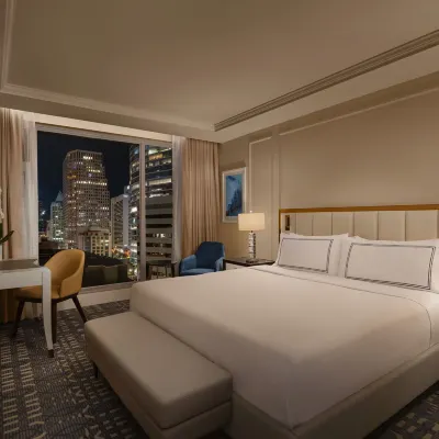 Azur Legacy Collection Hotel Отели рядом с достопримечательностью «Марин Билдингс»