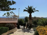 Spacious Apartment with Communal Pool Near the Sea - Villas