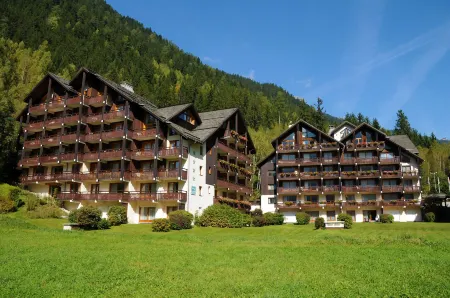 Les Balcons du Savoy Отели рядом с достопримечательностью «Эгюий-дю-Миди»