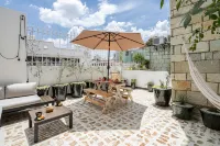 Rooftop Hot Tub! 3 Levels, 5Bedroom in Villa Noria Các khách sạn ở 