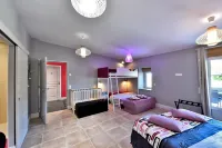 Domaine d' Arcalis Hotels in Réaux-sur-Trèfle