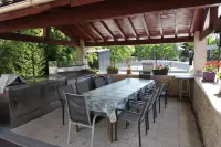 Gites Jardin-Darcy - Piscine au SEL Gemozac 호텔