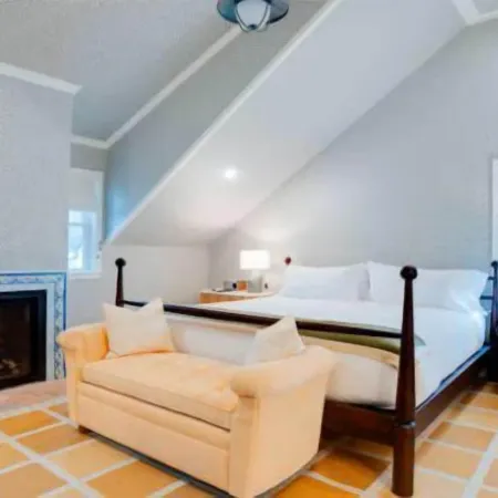 Canoe Place Inn & Cottages