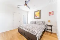 East Downtown 3Br Condo w Fast Wifi and Sleeps 8 - Apartments